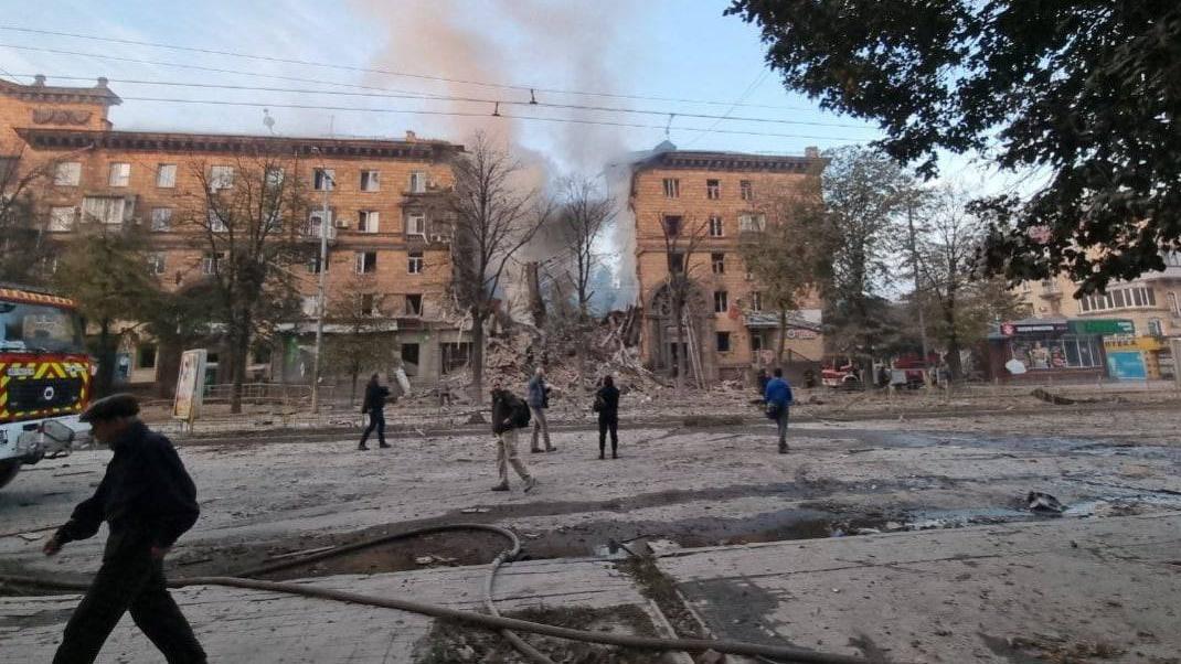 扎波羅熱遭炮擊至少5死,IAEA:扎波羅熱核電廠屬於烏克蘭。(Twitter)