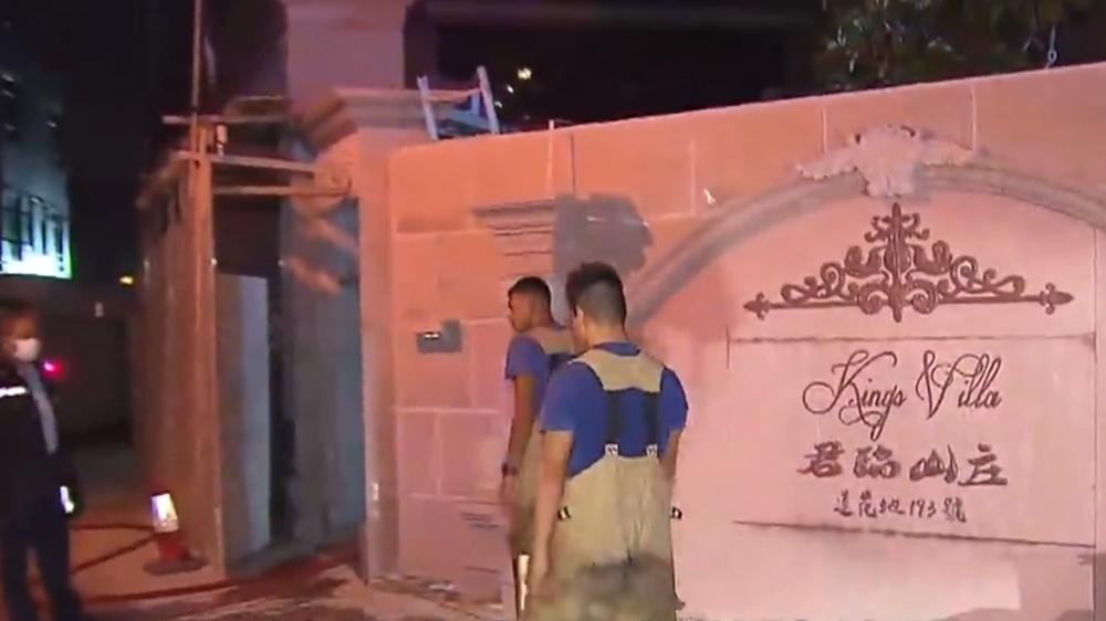 據悉涉事戶主一家經常為其家居進行裝修,屋外放有大量建築物料。(電視截圖)