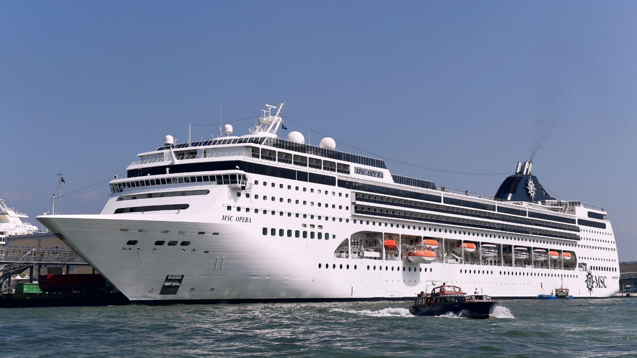 卡塔爾租用第3艘郵輪予世界盃球迷租住。(MSC Opera,網上圖片)