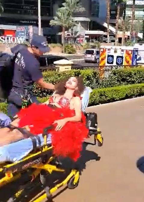 部分傷者身穿戲服,相信是表演者。(Twitter)