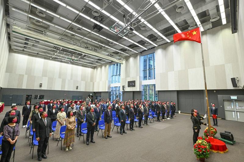 都會大學舉行升旗儀式,賀國慶73周年。(都大圖片)