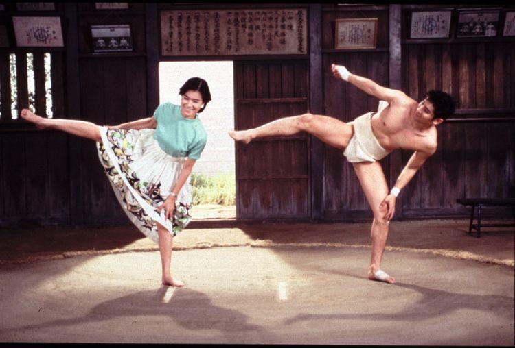 周防正行執導的1992年日片《五個相撲的少年》,當年在香港亦大受歡迎,在港創下達313天超長映期。