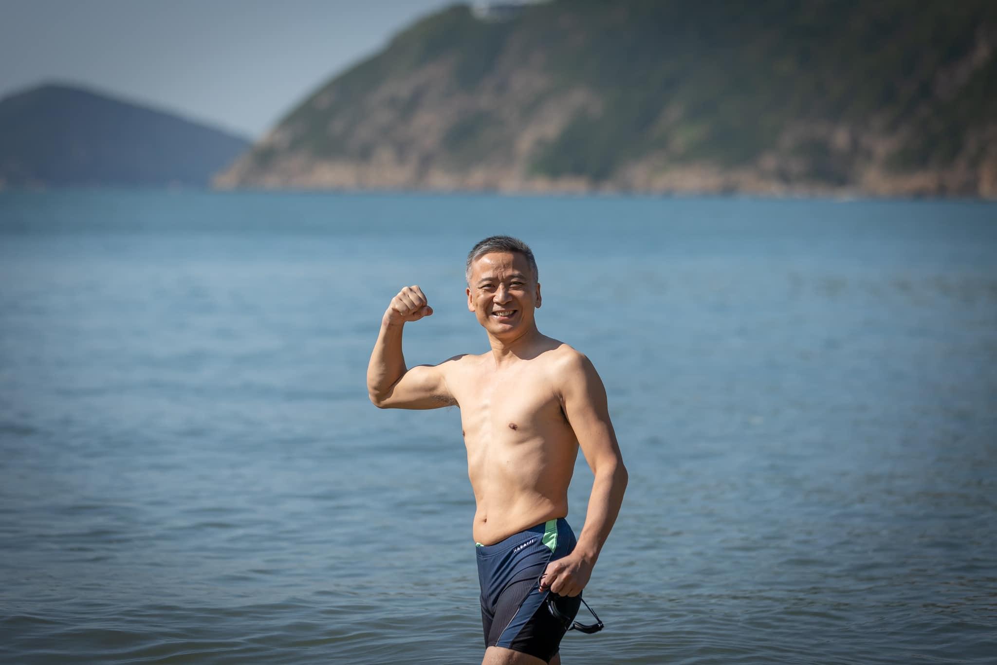 首次參賽的姚柏良更赤膊上陣備戰,盡現一身肌肉。(姚柏良fb圖)