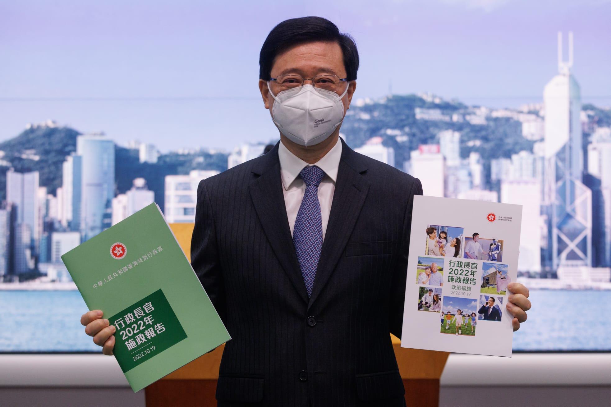 李家超指,明日公布的首份《施政報告》會提更多發展經濟及改善民生措施。(蘇文傑攝)