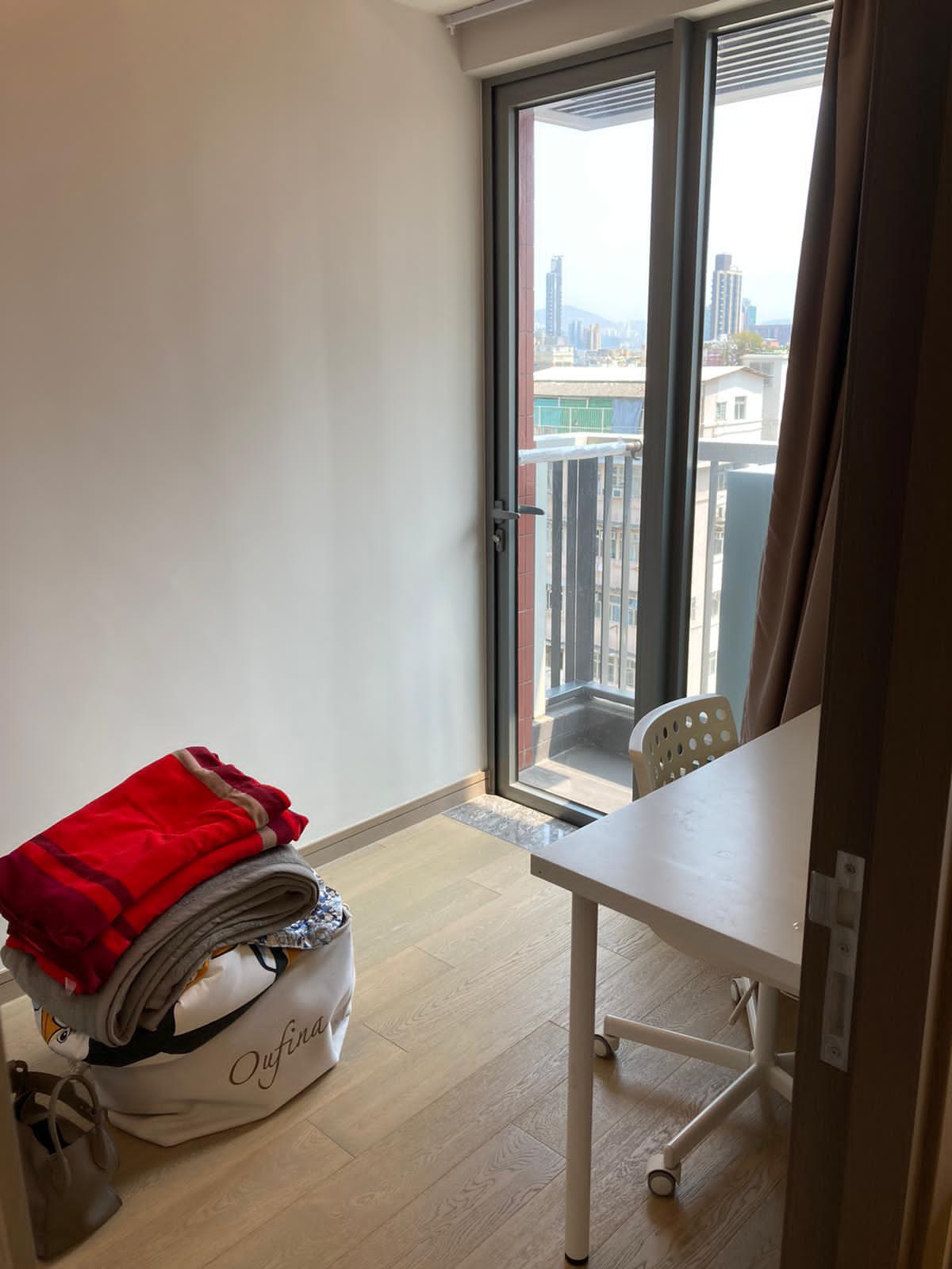 細睡房附設露台,方便晾曬衣物。