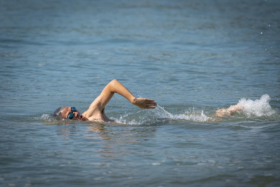 首次參賽的姚柏良更赤膊上陣備戰,盡現一身肌肉。(姚柏良fb圖)