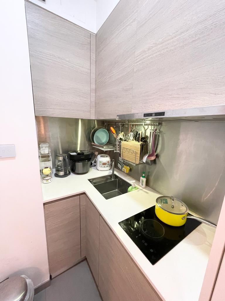 半開放式廚房,五臟俱全。