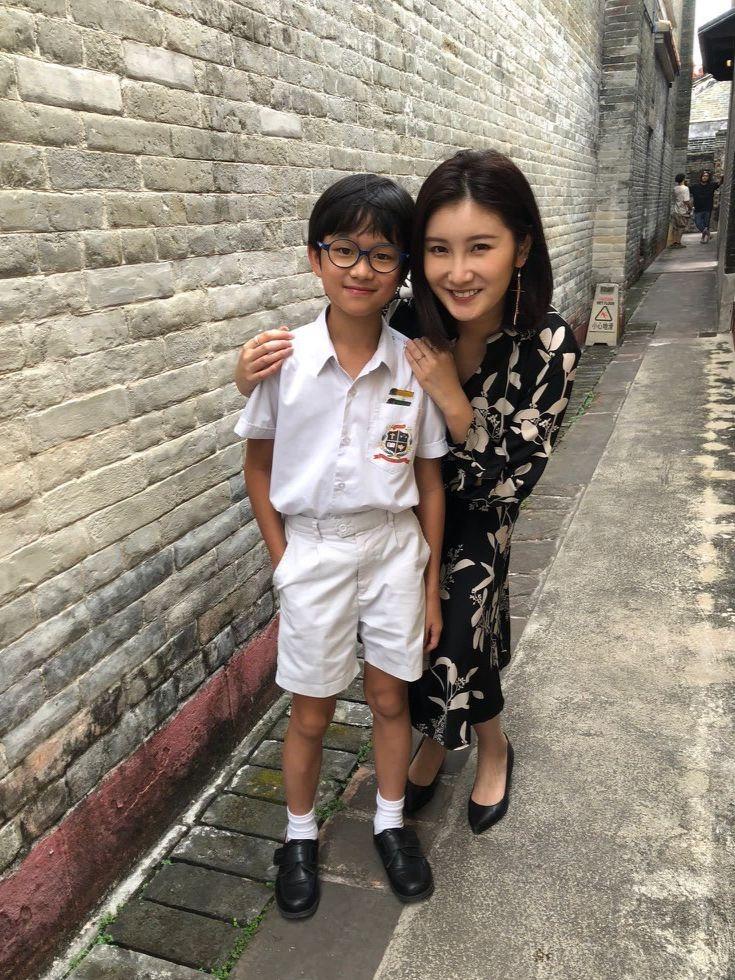 沈殷怡從《野人老師》裡的兒子軒軒收到人生首張母親節卡。(受訪者提供)