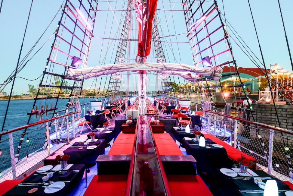 新加坡皇家信天翁日落帆船:城市之光晚宴巡遊