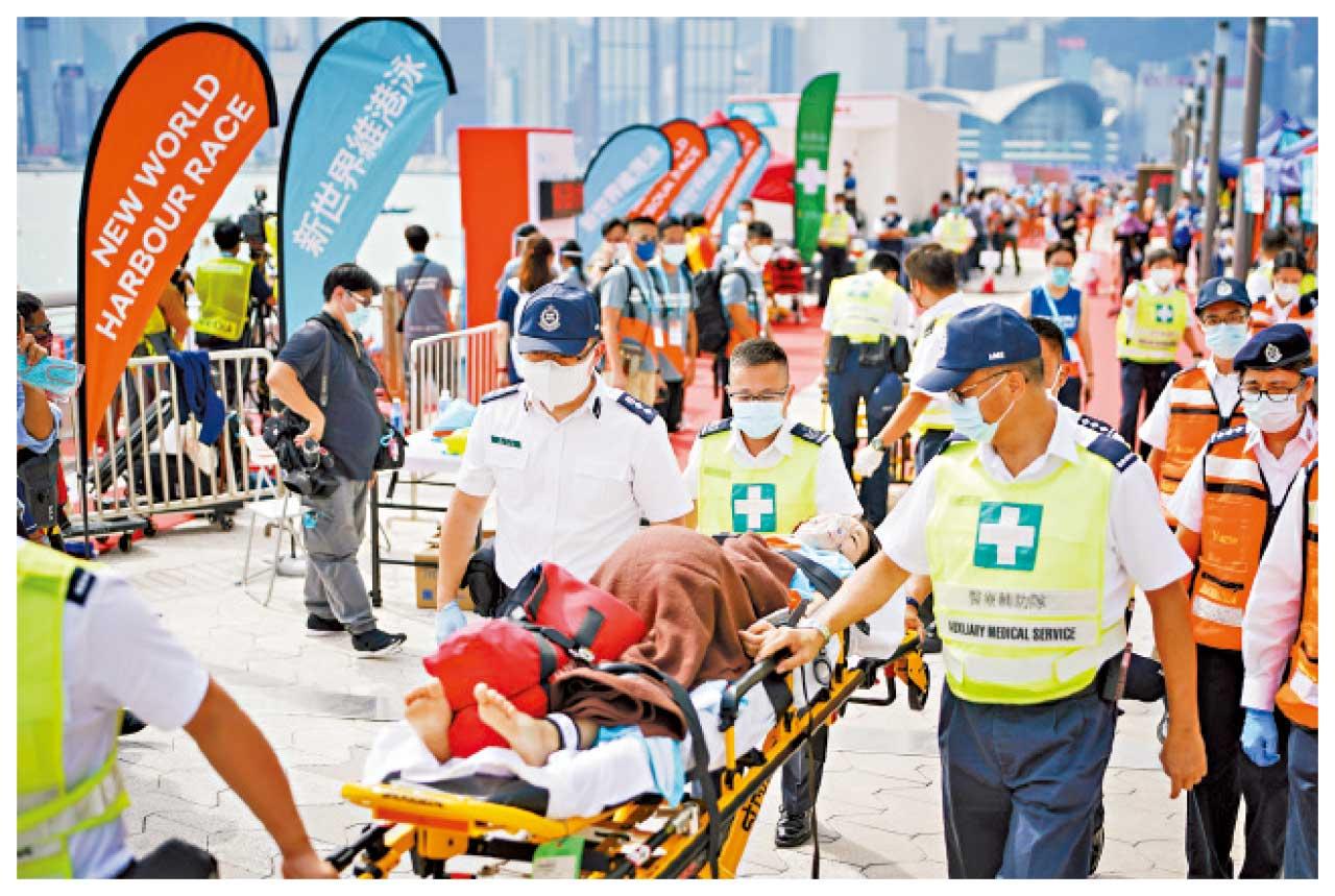 行動不便泳手靠上半身 自由式游畢全程 1203人維港泳 最快僅15分鐘