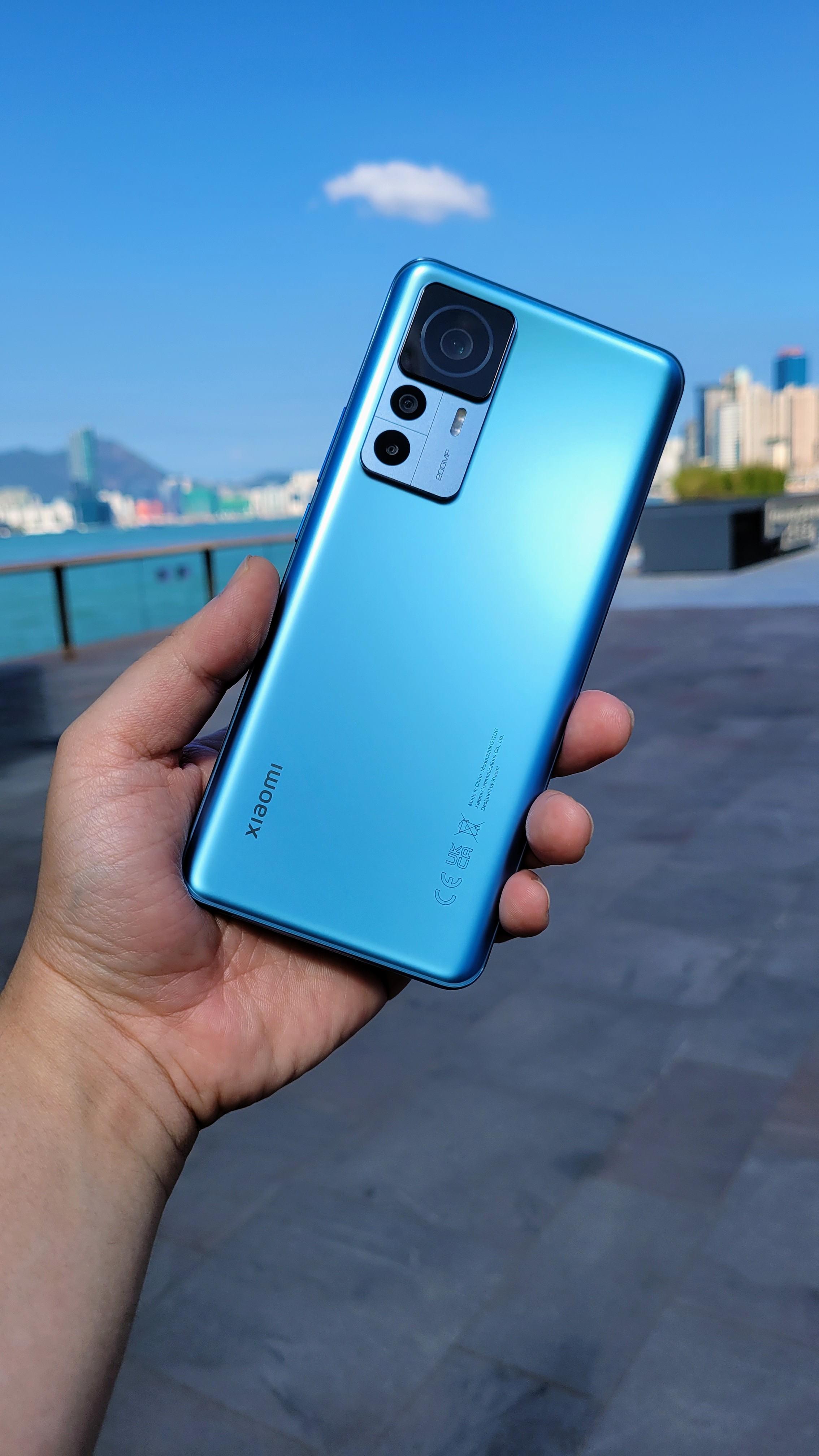 Xiaomi 12T Pro採用2億像素主鏡,外加8MP像素廣角與2MP像素微距。