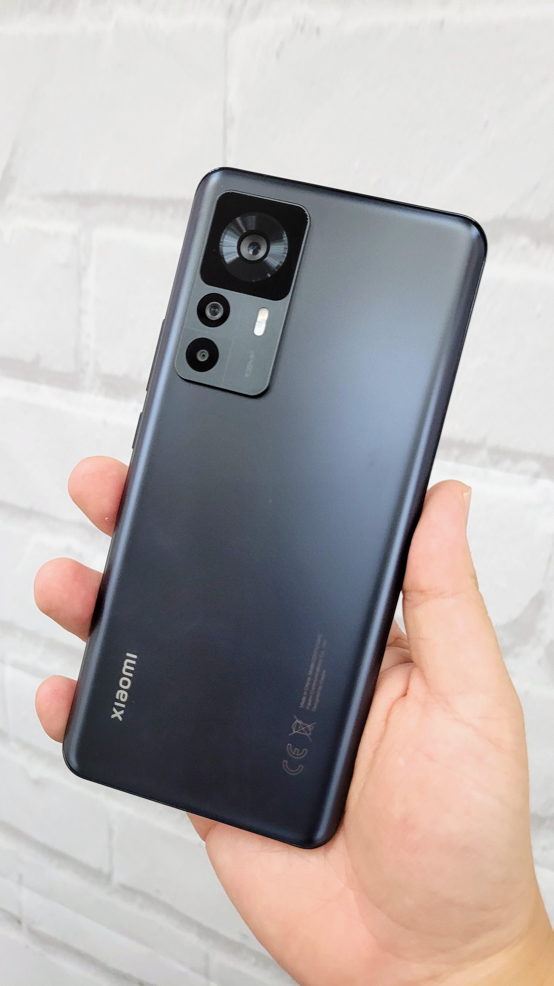 Xiaomi 12T採用1.08億像素主鏡,外加8MP像素廣角與2MP像素微距。