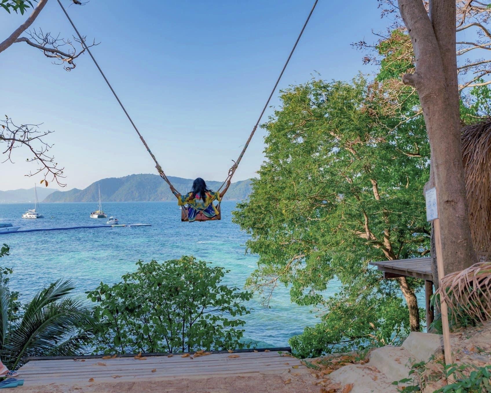 以17,000平方米的人工環礁湖為主題