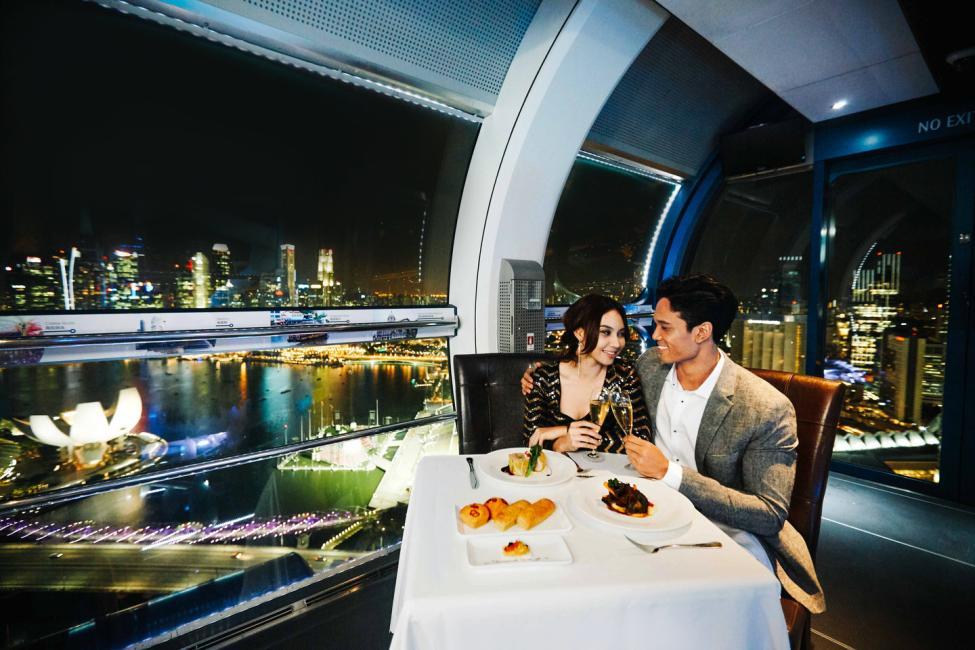 新加坡景觀摩天輪:空中餐飲體驗