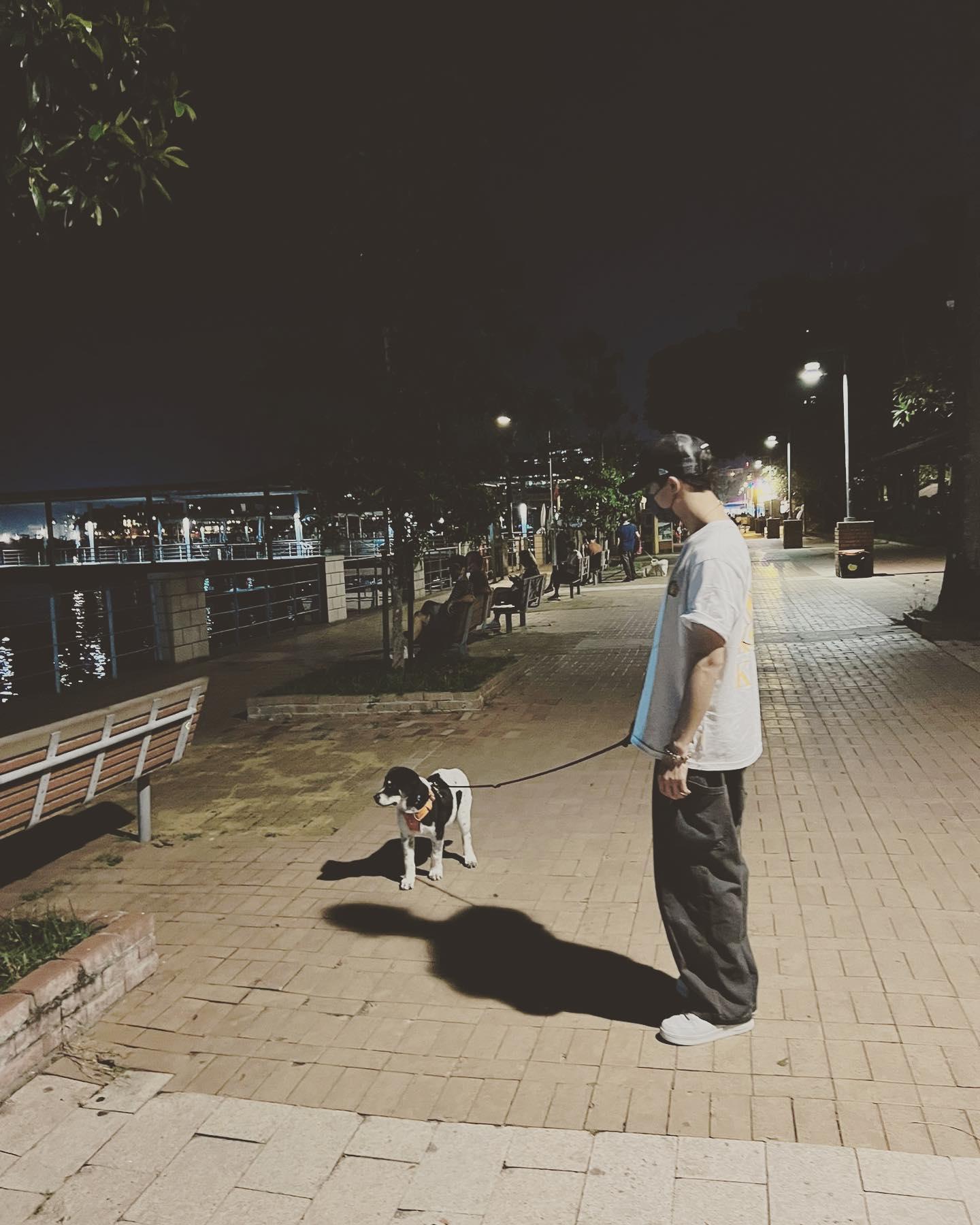 AK早前帶「猜柴」往西貢,惹來與麻利拍拖放狗的忖猜。