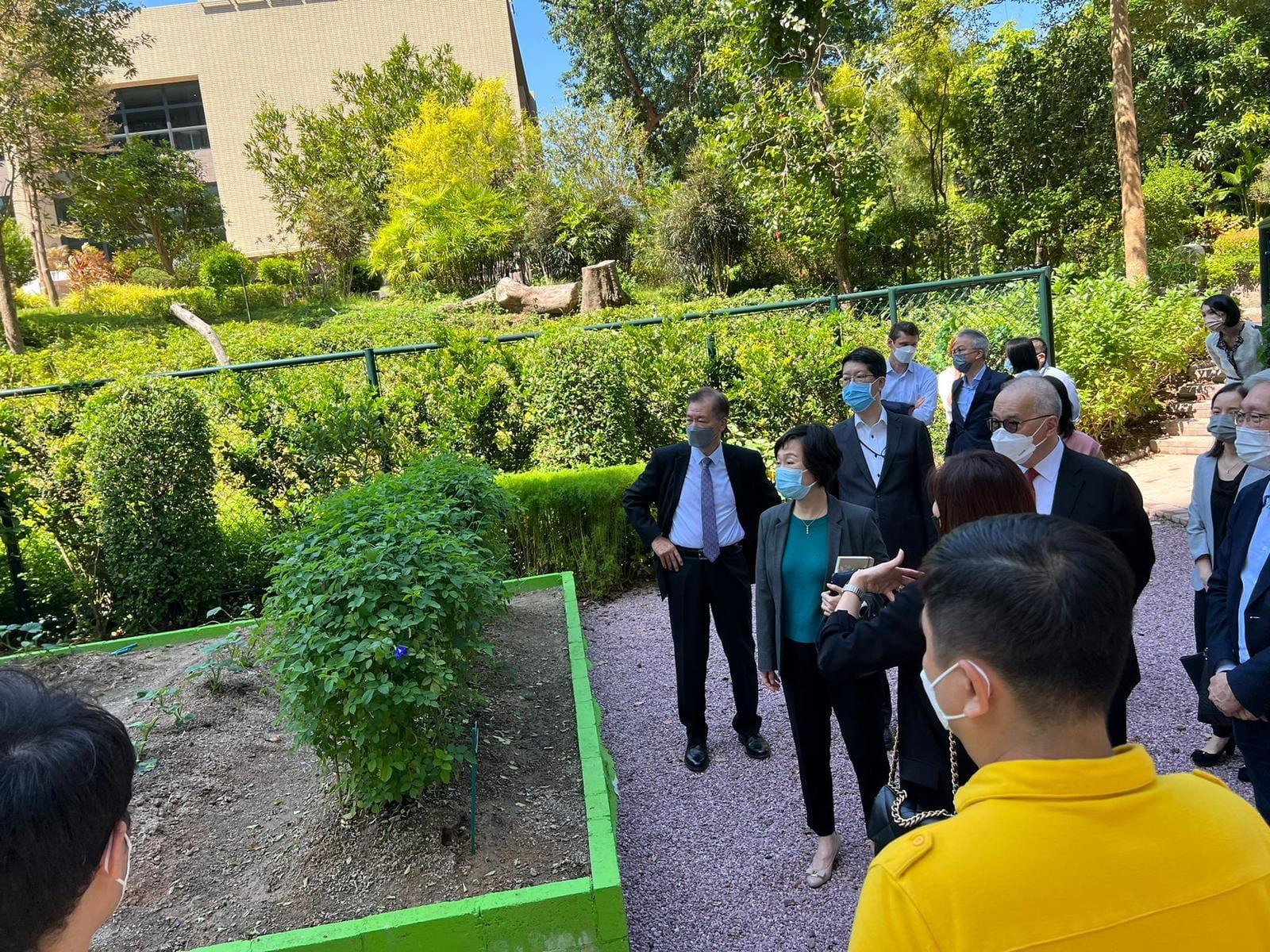 蔡若蓮, 馬灣公園