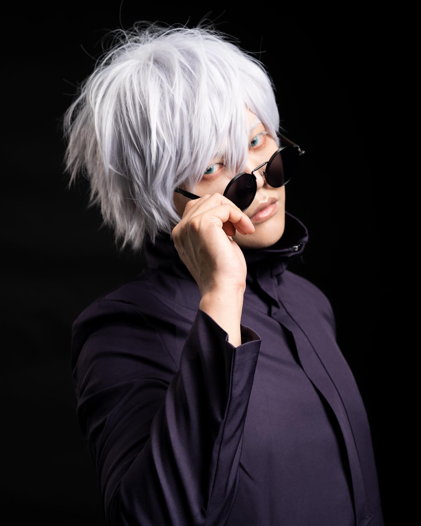 保錡扮《咒術迴戰》的五條悟。