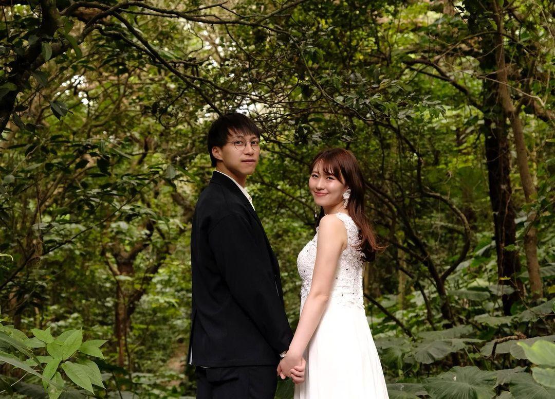 吳業坤與濱口愛子的婚照。