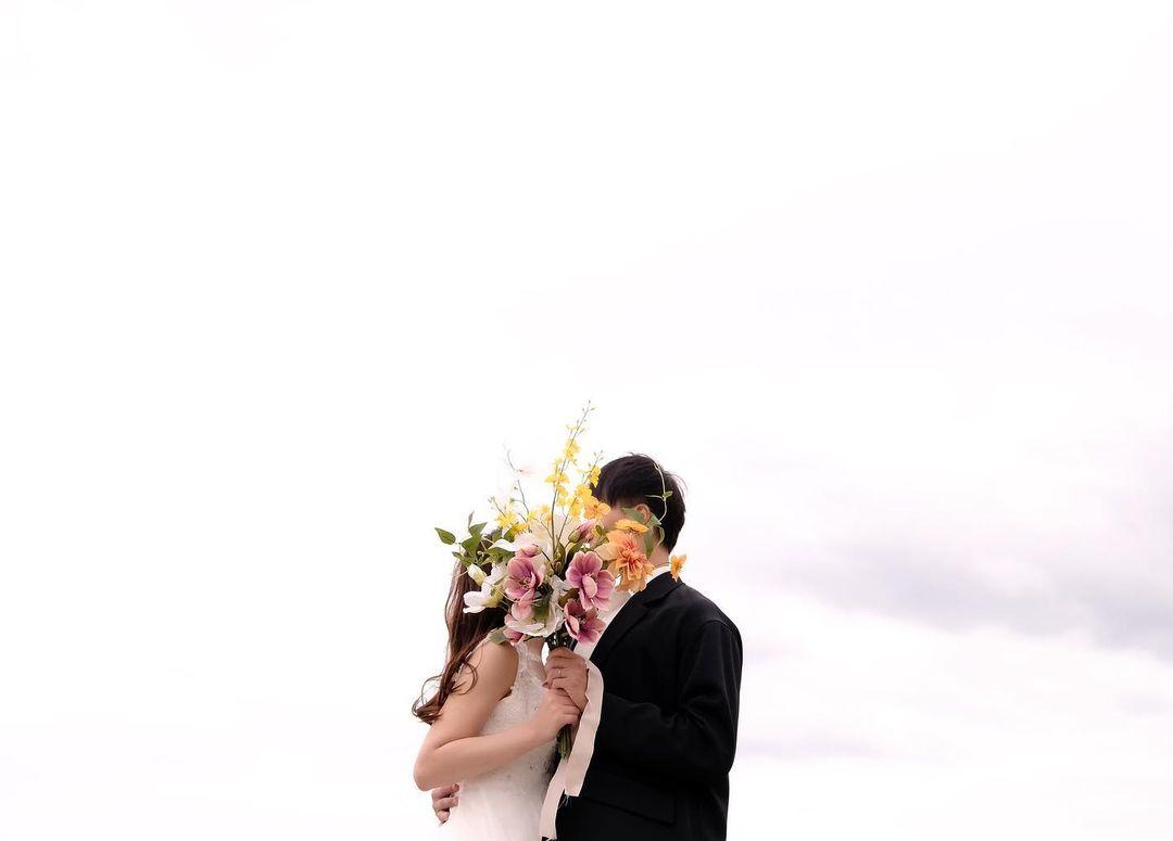 吳業坤與濱口愛子的婚照。