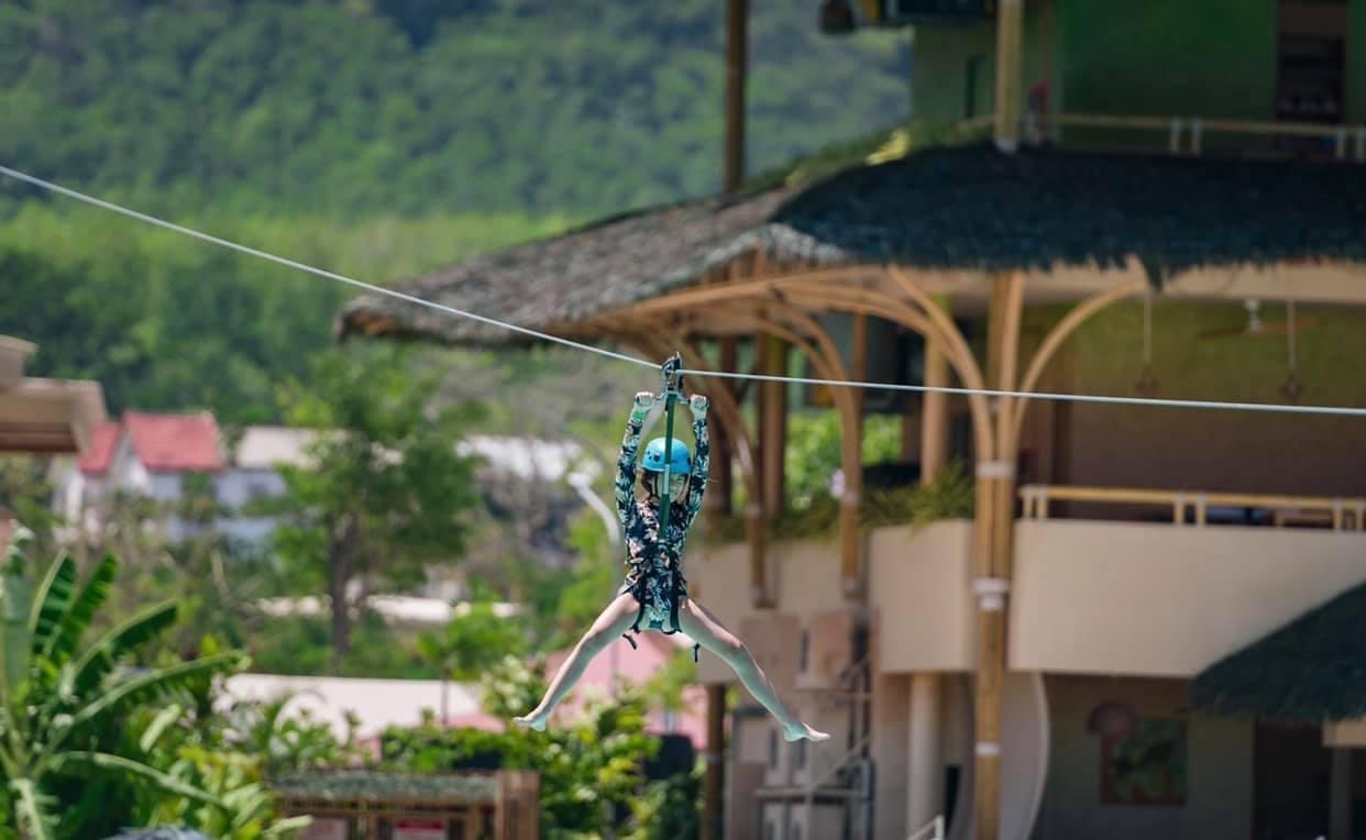 一定要玩水上飛索!