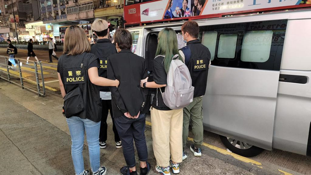 警方彌敦道緝毒拘兩男女 檢市值21.7萬元冰毒及霹靂可卡因