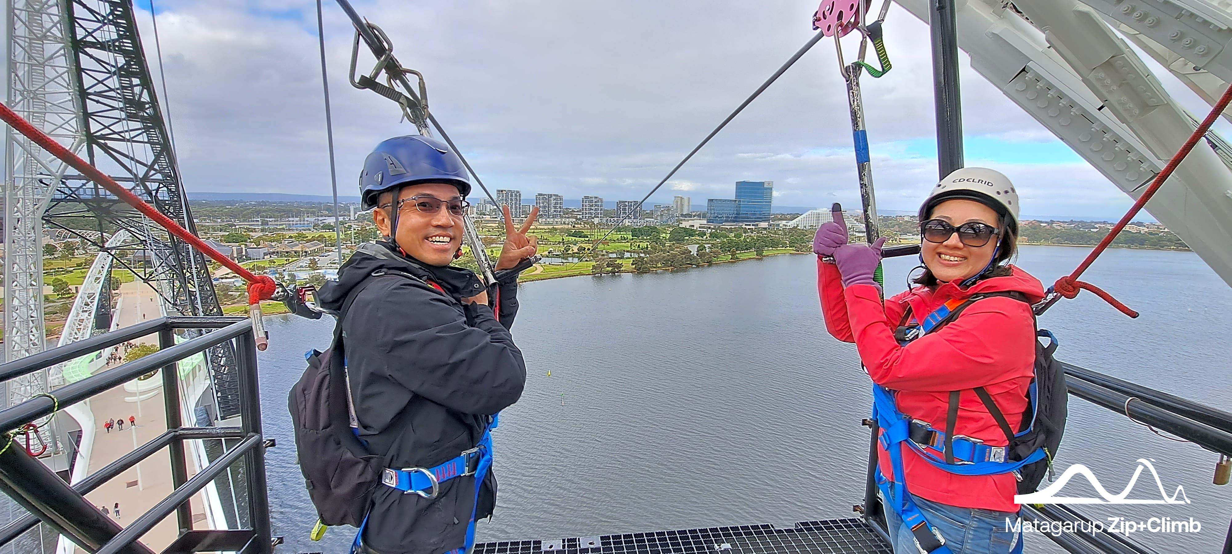 極速飛索最刺激部份,不是從橋高處滑過天鵝河返回地面,而是等待滑下一刻。