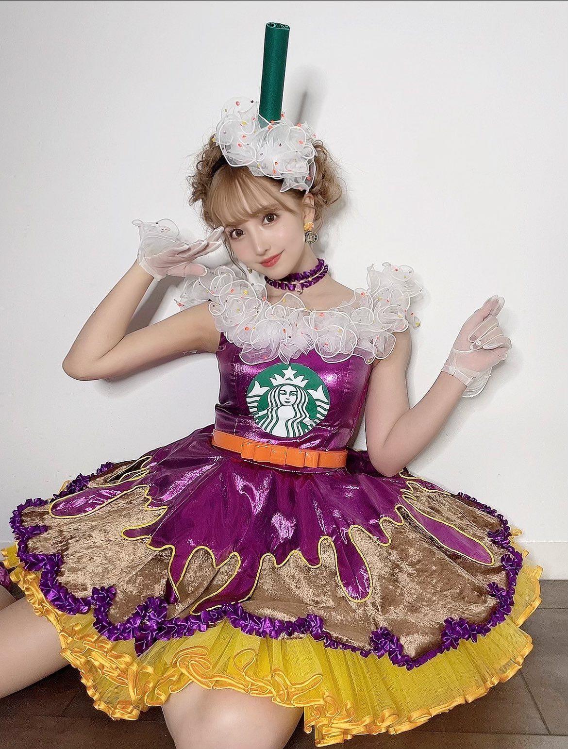 三上悠亞化身Starbucks特飲,宣布10月30日舉行哈囉喂活動。