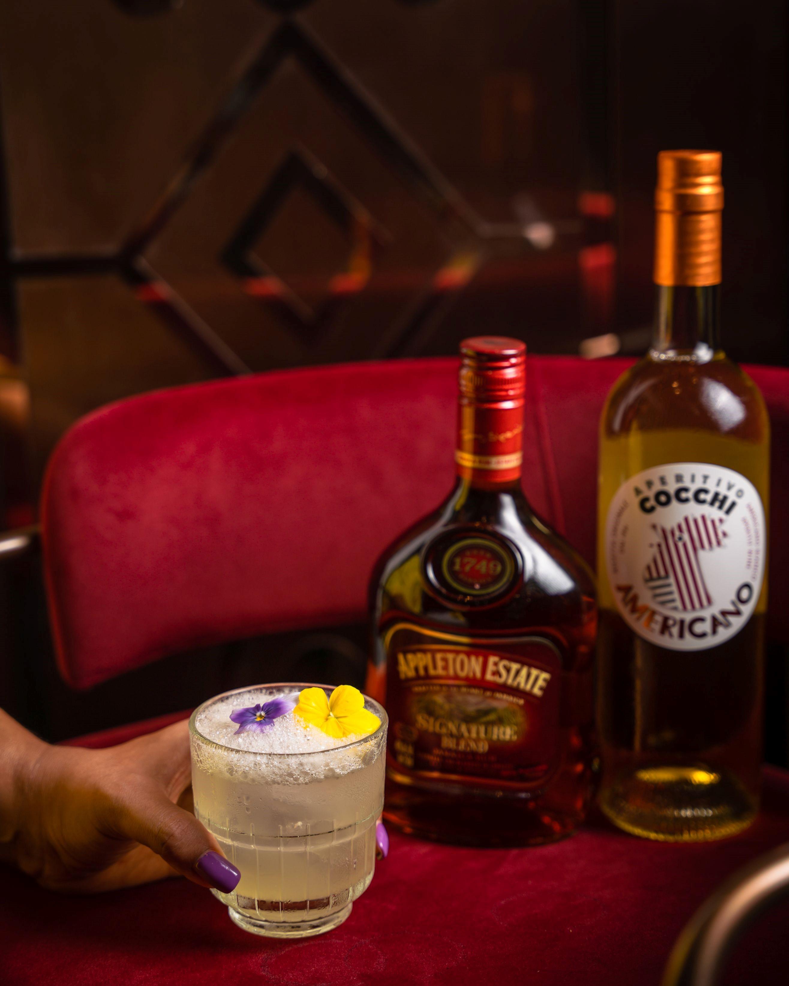 提供多款苦艾汽酒、招牌雞尾酒、季節限定的「Hall of Fame」(名人堂)類別、以及多款雪利酒、阿瑪羅、波特酒、⾺沙拉和苦艾酒等。