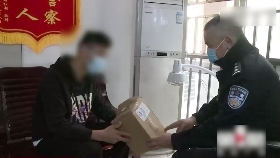 張男意識到被騙後,帶同「貨物」到派出所報案。(互聯網)