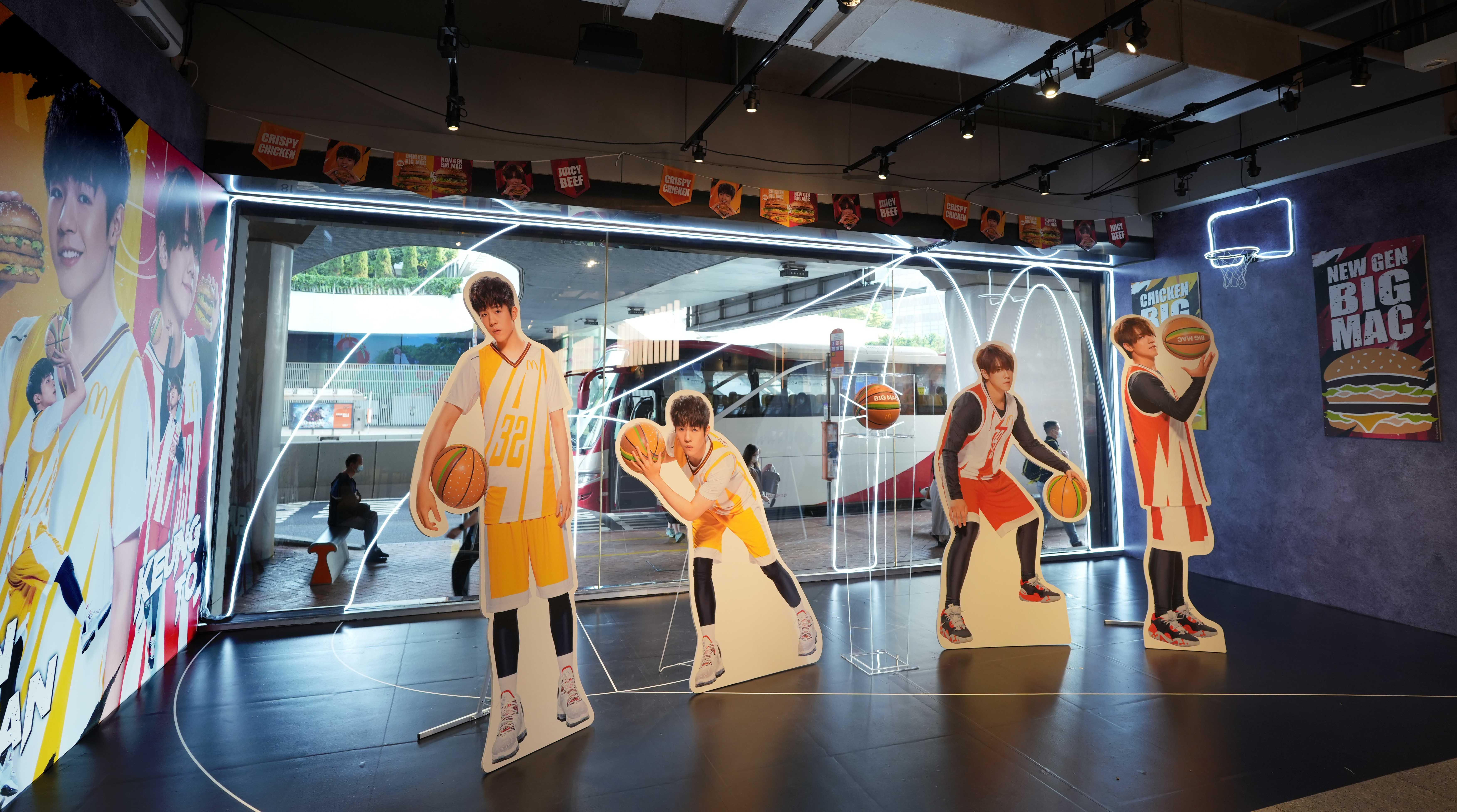 一定要與姜濤和Ian的1:1人形紙板公仔打卡