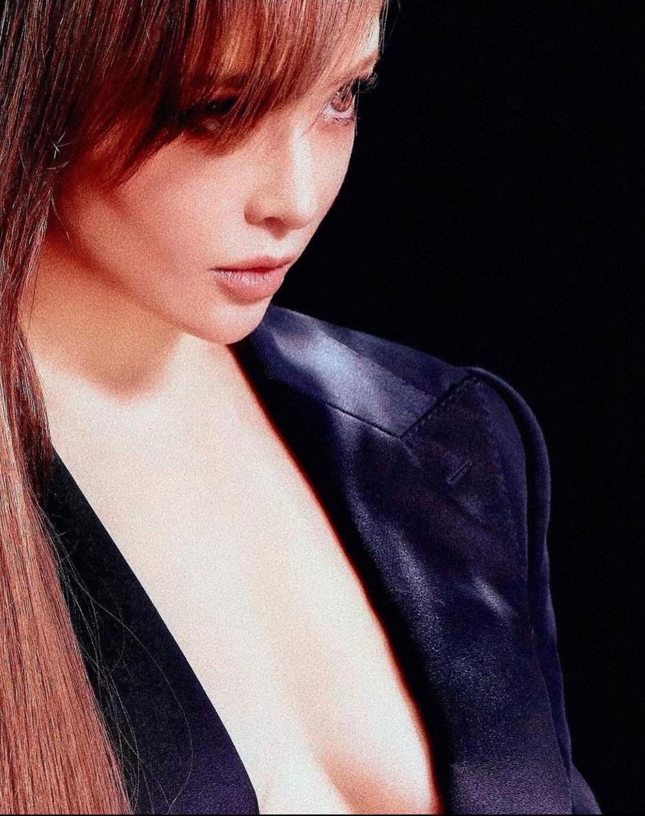 由於步姐執圖有前科,故今次照片亦被質疑是經電腦加工。