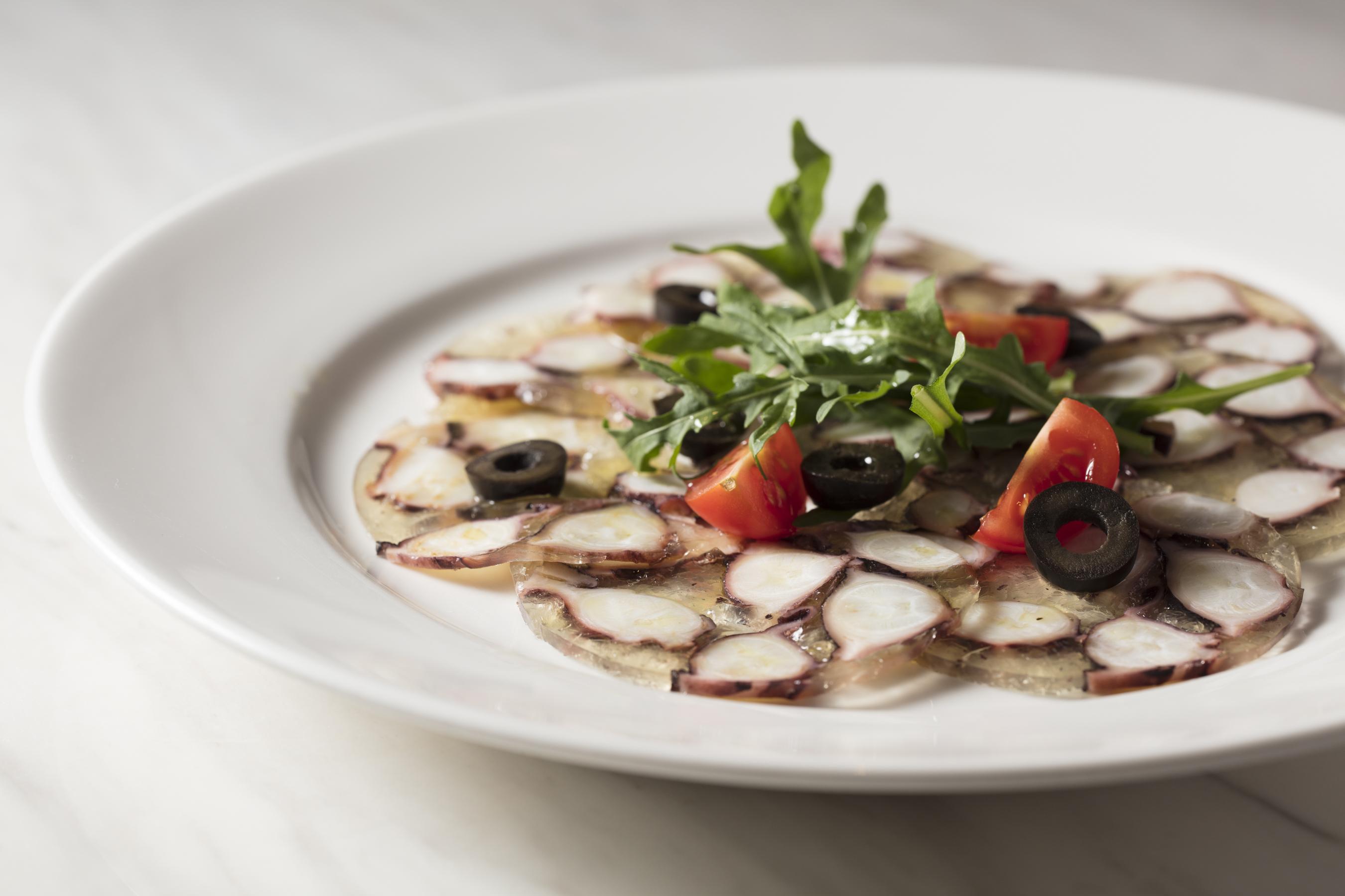 八爪魚薄片伴黑橄欖