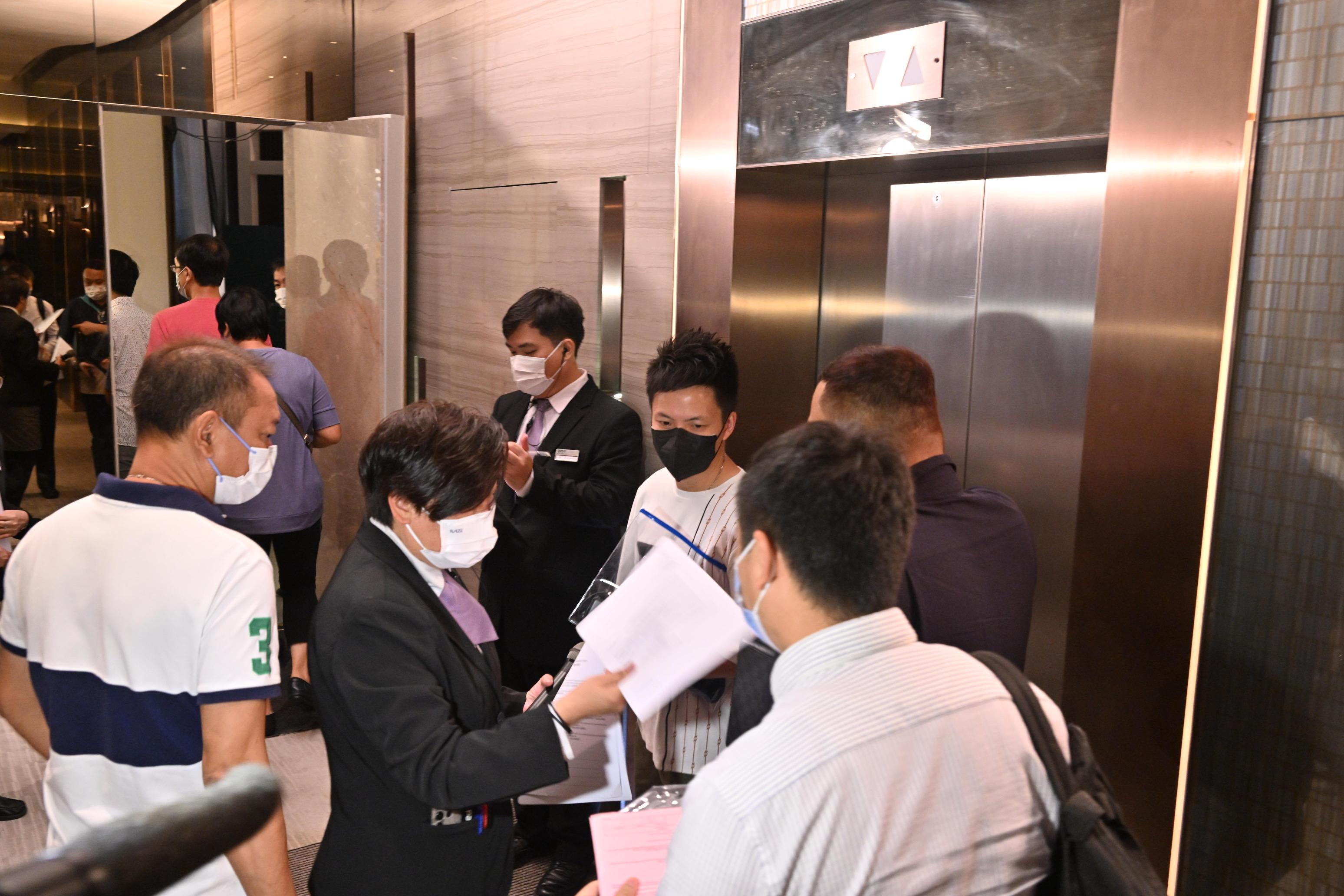 ONE INNOVALE-Bellevue售樓處有不少準買家等候揀樓。