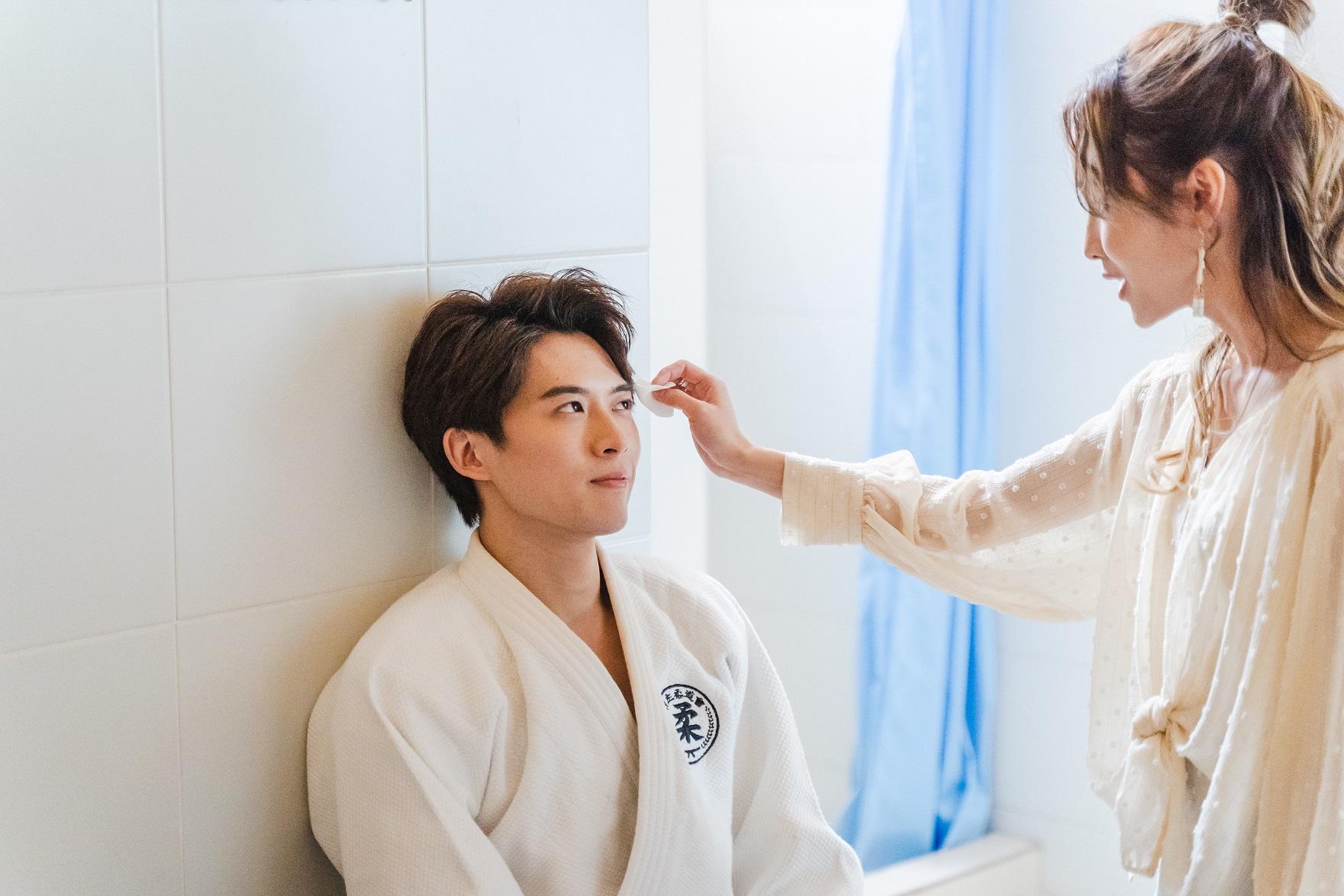 家棟(Frankie飾)的比賽成績不似預期,Yvonne(羅允芝飾)上前安慰。(劇照)