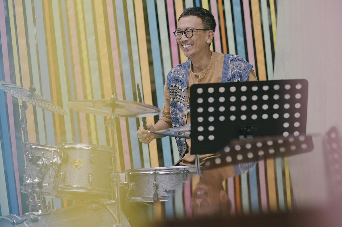 世豪在演唱會中表演。(《野人老師》劇照)