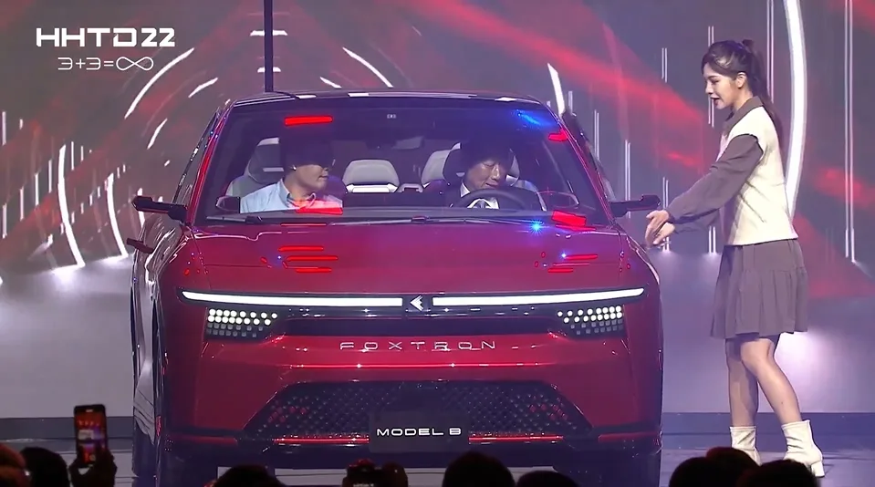 鴻海展示3電動車款  目標2025年佔有率5%