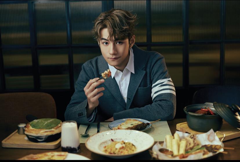 Jeffrey為拍廣宣傳片由朝食到晚。