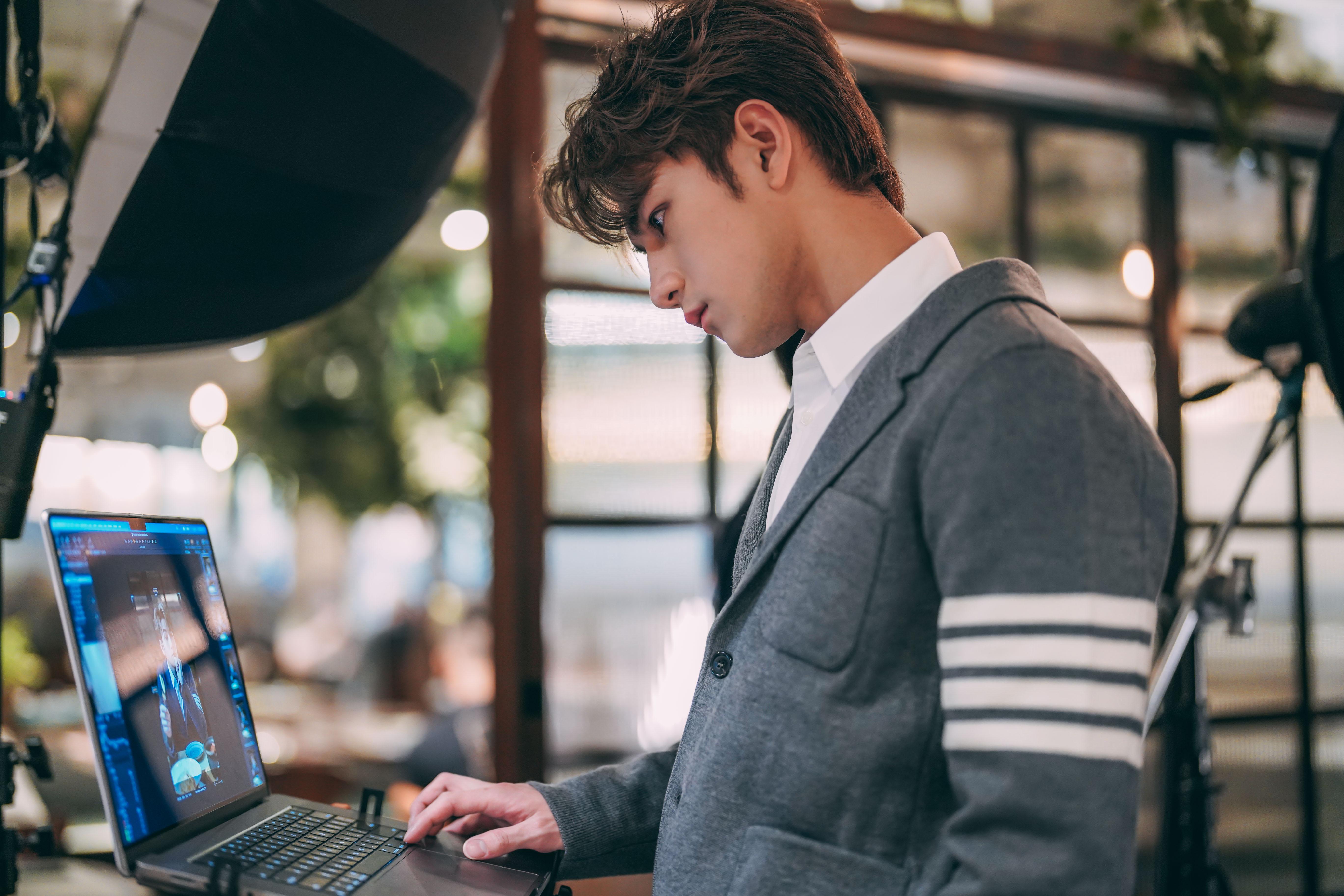 Jeffrey看宣傳片亦大感滿意。