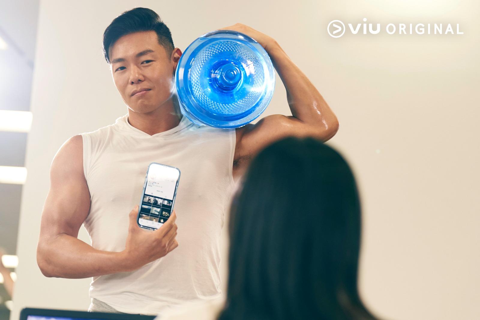 羅浩銘飾演林千渟的公司送水同事。