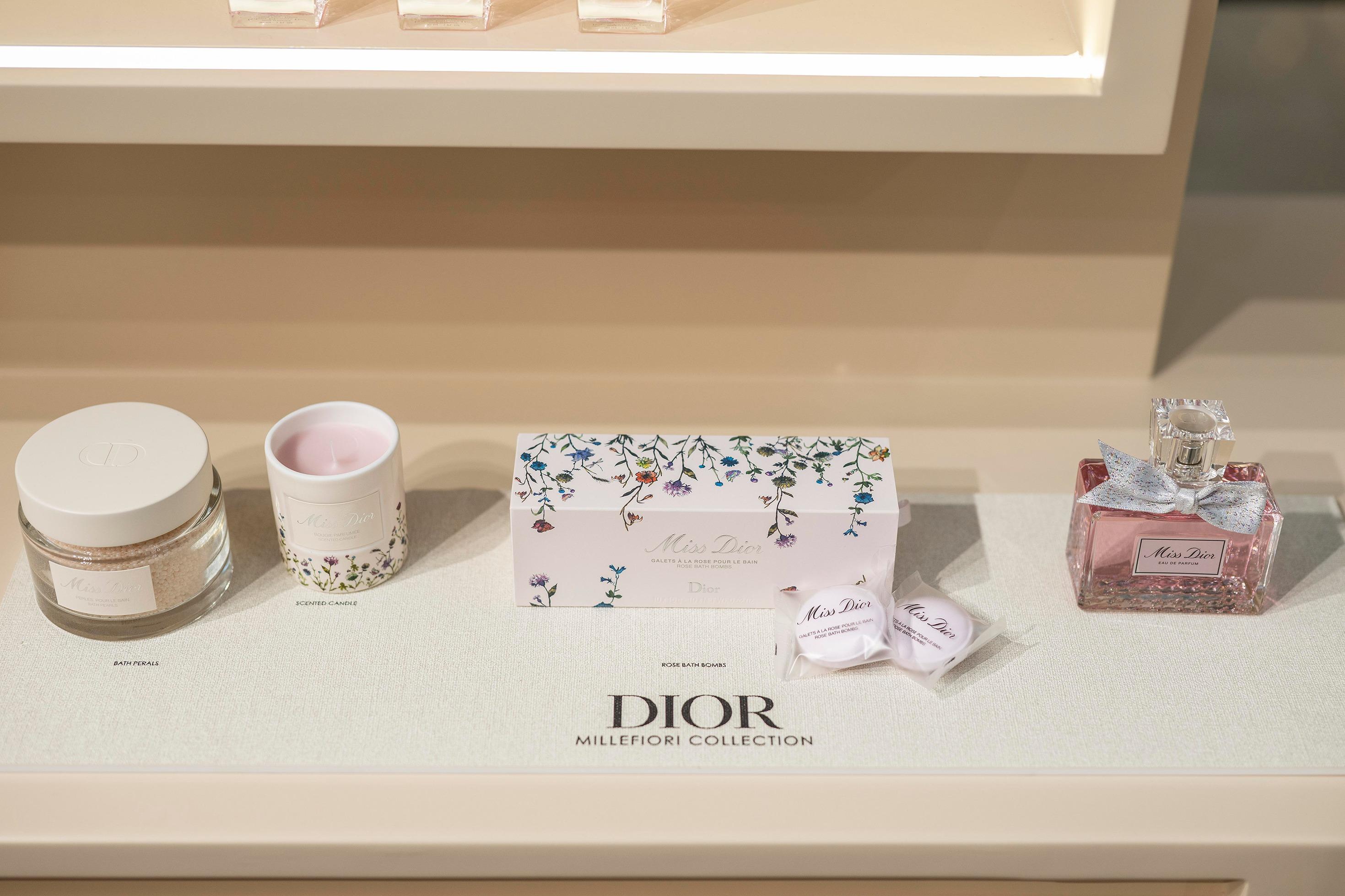 MISS DIOR MILLEFIORI芳香系列包括沐浴珍珠、玫瑰沐浴球及千花花束設計點綴的香薰蠟燭。