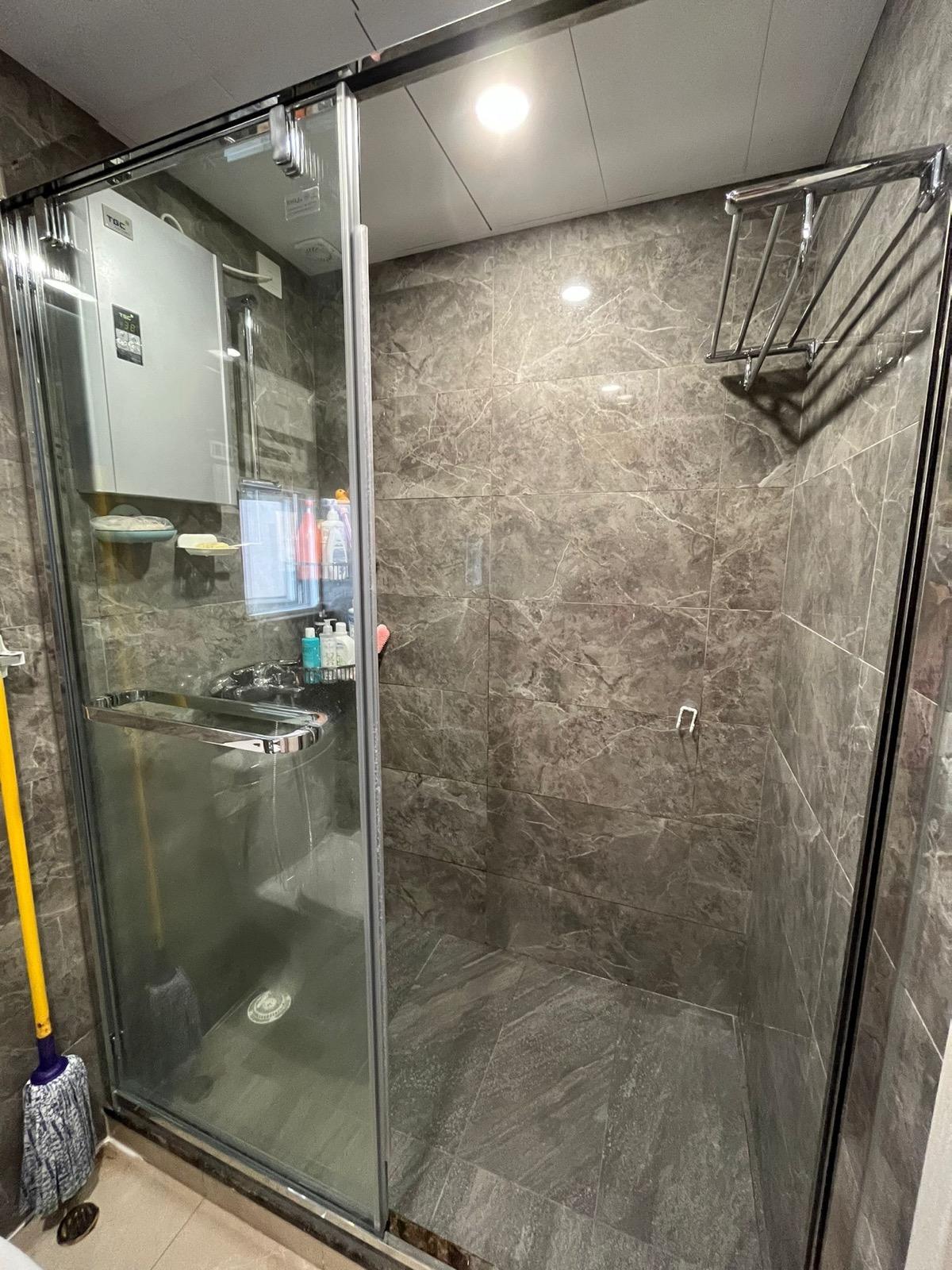 浴室新淨整潔,企缸空間亦闊落。