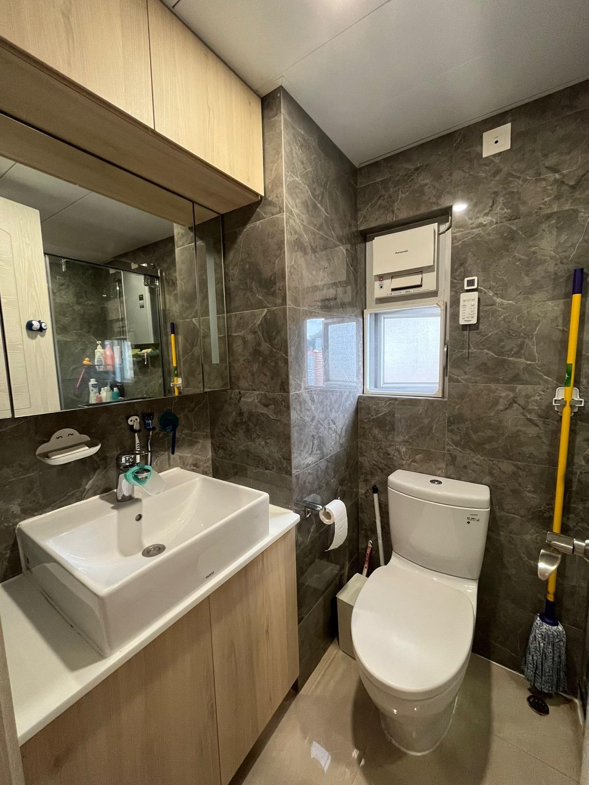 闊大的浴室,屬明廁設計。