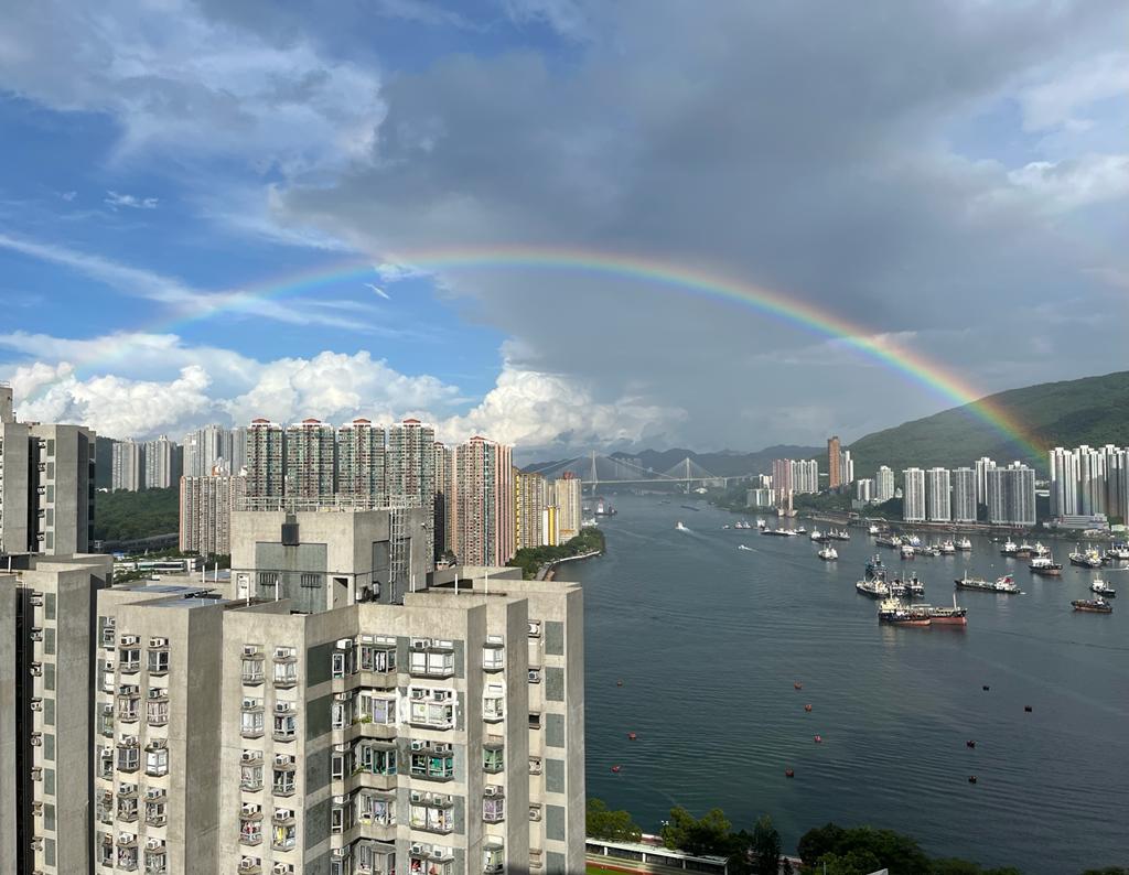 單位景觀非常開揚,可眺望汀九橋,並可俯瞰荃灣海濱公園景及球場景。