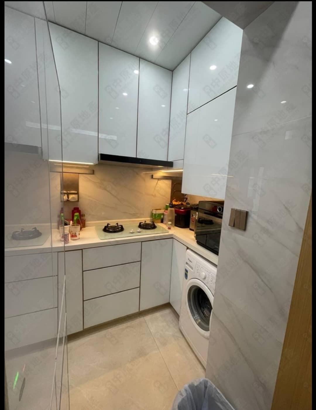 廚房配備新淨光潔的組合櫃。(代理提供相片)