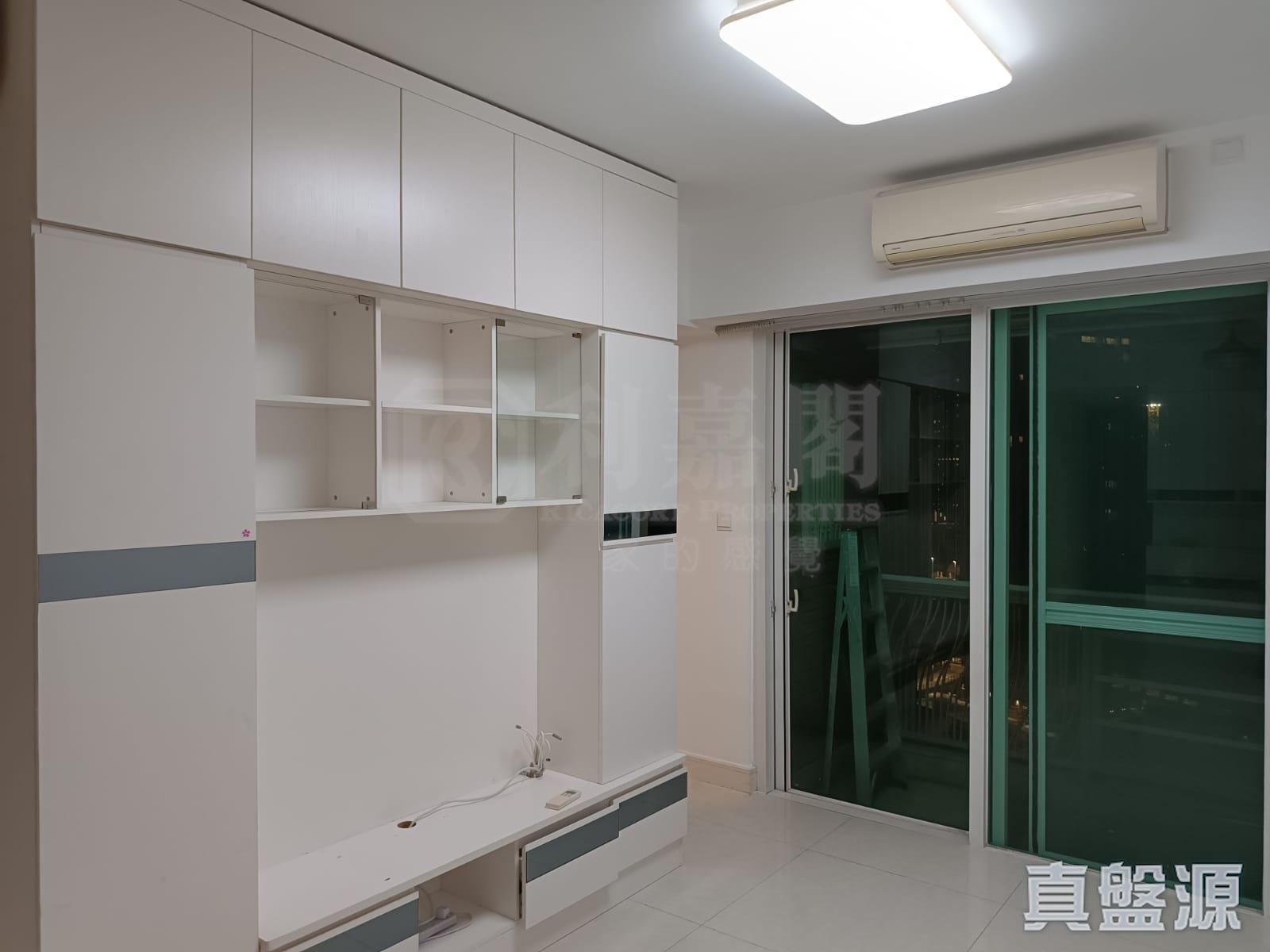 大廳外接露台,整體裝修新淨。(代理提供相片)