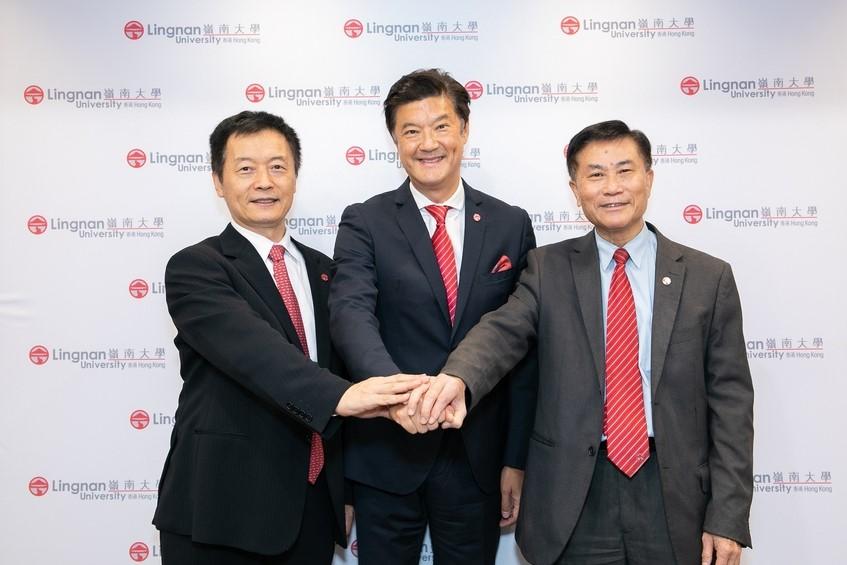 秦泗釗(左)獲嶺大委任為下任校長,接替現任校長鄭國漢(右)。(嶺大圖片)