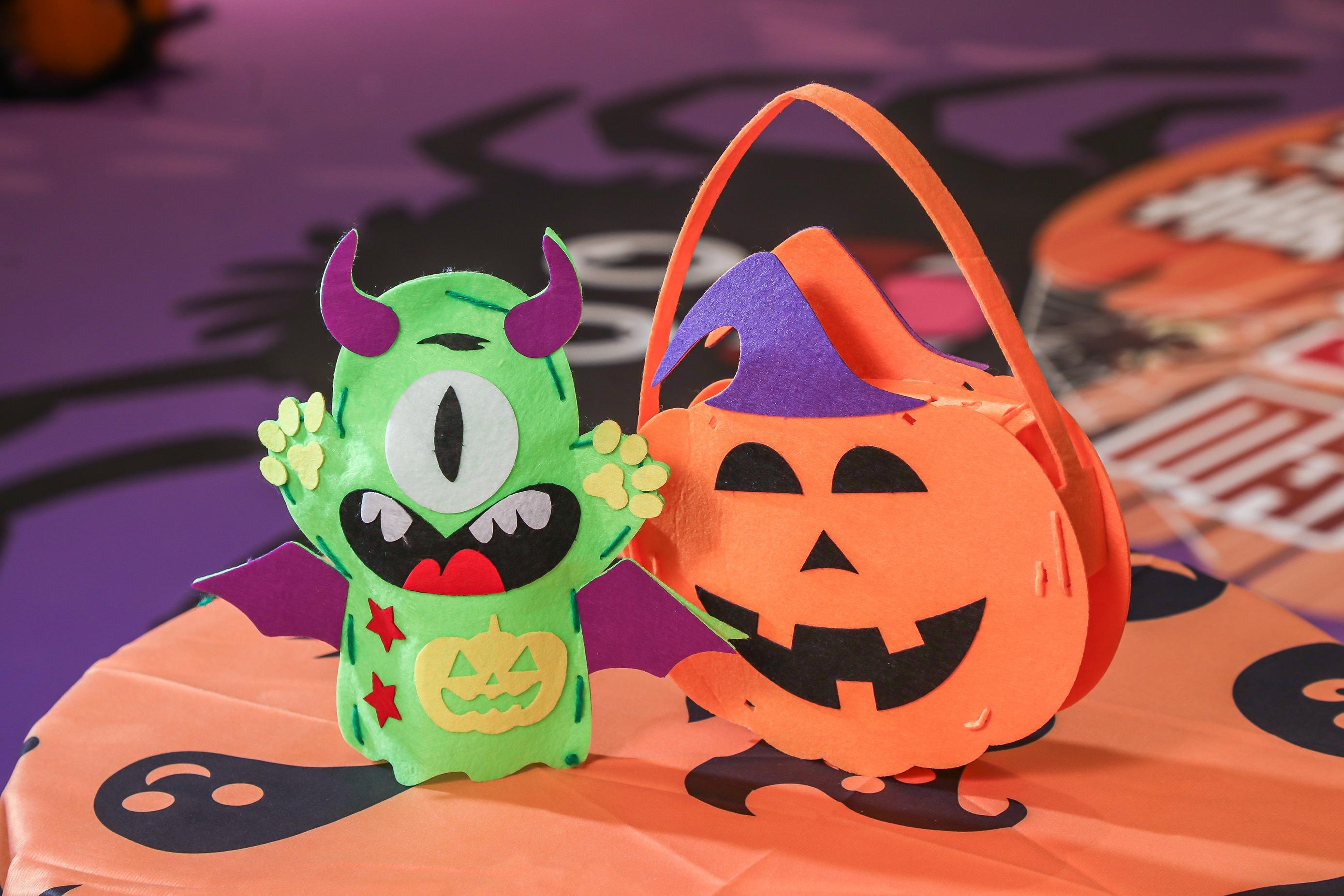 萬聖工作坊製作可愛嘩鬼造型的手偶或造型趣緻的南瓜燈籠。