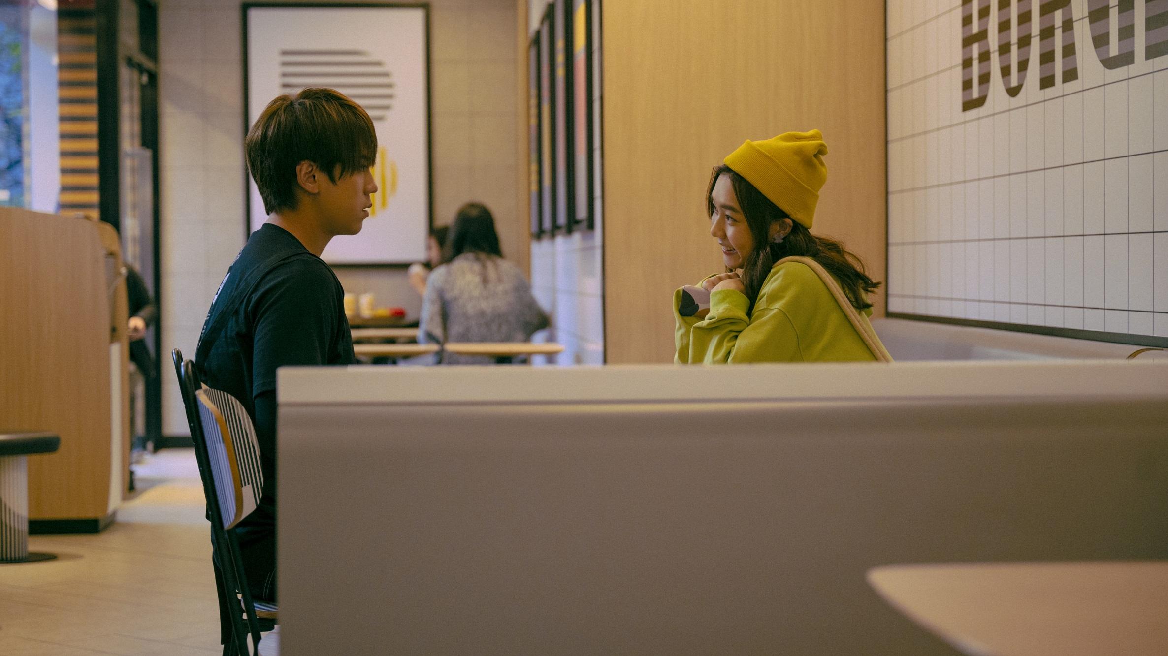 葛綽瑤演的河馬與姜濤演的阿孝在劇中有感情線。(《季前賽》劇照)