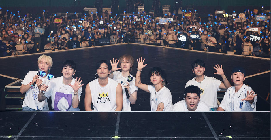 SJ與眾歌迷大合照。