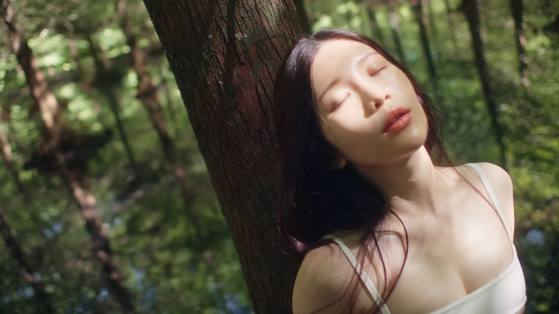 雞排妹《純熟》寫真集宣傳片截圖。